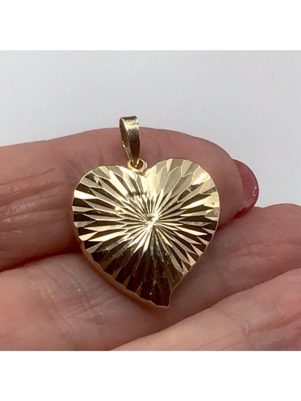 14K Yellow Gold Diamond-cut Heart Pendant 1.1 Grams 1” - Picture 7 of 9